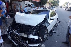 Va vào đuôi xe buýt, Mercedes S450 nát bét đầu