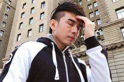 Đan Trường buồn vì không thể về Việt Nam viếng ông ngoại
