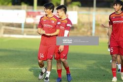 Chỉ chấn thương nhẹ, Tuấn Anh thoải mái khiêng gôn, chạy bộ