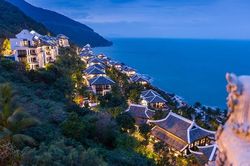 InterContinental Danang Sun Peninsula Resort vào 'Top 4 khu nghỉ dưỡng hàng đầu thế giới'
