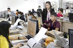 Có cần xây dựng quy tắc ứng xử nơi công cộng dành cho cán bộ?