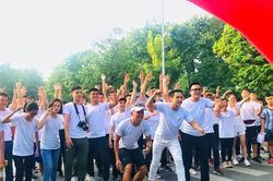 Thử thách chạy bộ 4:30 sáng cùng 'Người sắt' Trần Đình Minh Anh