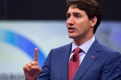Thủ tướng Canada Justin Trudeau mặc áo chống đạn đi tiếp xúc cử tri