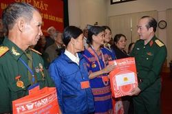 Tận tụy công tác, chủ động, sáng tạo vượt khó
