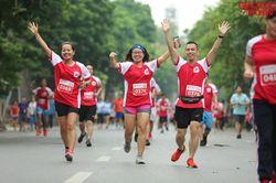 Gần 2000 người tham gia 'chuyển động cùng cặp lá yêu thương'