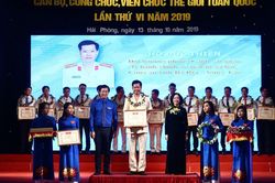 Tuyên dương cán bộ trẻ cống hiến vì dân