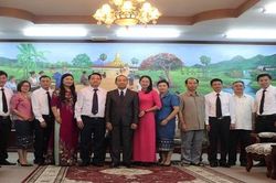 Đoàn công tác TAND tỉnh Sơn La thăm, làm việc tại TAND tỉnh Hủa Phăn và Luông Pha Băng