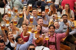 Những nét đặc sắc tại lễ hội bia thường niên Oktoberfest ở Đức