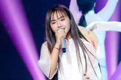 Khánh An tiếp tục làm 'xiêu lòng' các huấn luyện viên và khán giả khi hát 'Mừng tuổi Mẹ'