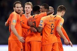 Van Dijk mắc lỗi, Hà Lan thắng hú vía