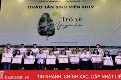 Tôn vinh sinh viên xứ Nghệ xuất sắc, điểm đầu vào đại học cao