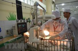 Nối thành công tá tràng bị đứt rời cho bé trai 11 ngày tuổi