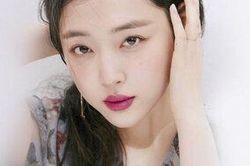Cộng đồng mạng thay nhau ấn theo dõi Instagram của Sulli như một cách tiễn biệt nữ ca sĩ