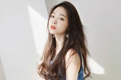Phong cách thời trang ngọt ngào và nổi loạn của 'nữ thần sắc đẹp' Sulli f(x)