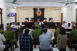 Vụ gian lận thi cử Hà Giang: Nhắn tin Phó Chủ tịch tỉnh vì bị 'gây khó khăn'