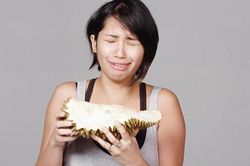 Phản ứng của người nước ngoài khi lần đầu ăn thử sầu riêng