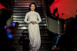 Hoa hậu Giáng My, Trịnh Kim Chi và dàn sao Việt nền nã trong tà áo dài