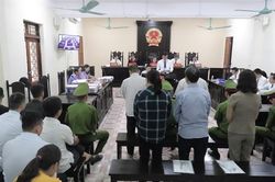 Làm rõ tin nhắn giữa bị cáo Hoài với nhân vật Q trong điện thoại bị công an thu giữ