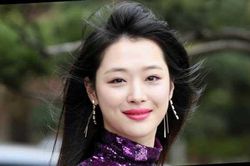 Thời thanh xuân đẹp đẽ nhất, Sulli f(x) đã phải sống trong 'búa rìu' dư luận như thế nào?