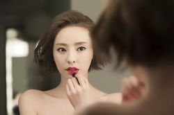 Kết đắng ngắt cho gái xinh tự biến mình thành 'đồ chơi' cho ông chủ già