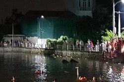 Lật thuyền đạp vịt, hai bé gái tử vong thương tâm
