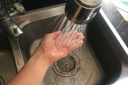 Hà Nội thông tin về nguồn nước sinh hoạt của người dân thủ đô có mùi khét nồng nặc
