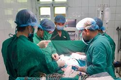 Người đàn ông Hà Nam phải khoét một bên má vì ung thư