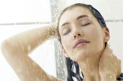 Gội đầu trước khi tắm - sai lầm tai hại ai cũng mắc phải khiến chúng ta đột tử trong tích tắc