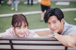 Ảnh hậu trường 'Sam Sam đến rồi' bản Thái: Nấm lùn Aom Sushar nhí nhảnh đáng yêu cùng tổng tài điển trai Push Puttichai