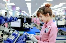 Lao động nữ làm nhiều việc dễ bị máy móc, robot thay thế