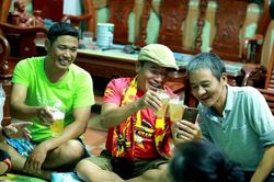 Gia đình Duy Mạnh mở tiệc ăn mừng đại thắng của ĐT Việt Nam