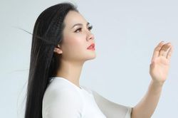 Gác lại ý định đi tu, Lương Nguyệt Anh nối dài mối duyên với nhạc Phật