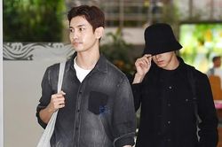 TVXQ vội về Hàn Quốc để viếng Sulli