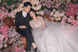 Đông Nhi chọn 10 bộ váy cưới để kỷ niệm thời gian yêu Ông Cao Thắng