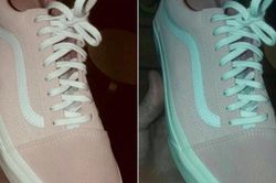 Chiếc giày màu hồng trắng hay xám xanh gây tranh cãi trên mạng