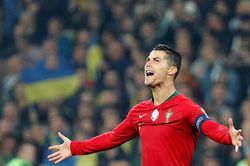 Cristiano Ronaldo: Hãy gọi anh là CR700!