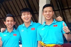 Bóng đá Việt Nam hôm nay 16/10: Đình Trọng báo tin vui HLV Park, trung vệ Indonesia xin lỗi CĐV