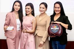 Đấu giá phục trang phim 'Cả một đời ân oán' gây quỹ cho trẻ em bị tai nạn giao thông