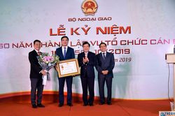 Vụ Tổ chức Cán bộ đón nhận Huân chương Lao động hạng Nhất dịp kỷ niệm 60 năm