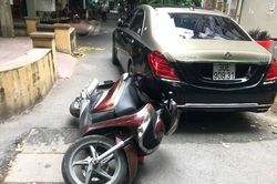 Người đi siêu xe Maybach, tự xưng lái xe của lãnh đạo Bộ Công an là ai?