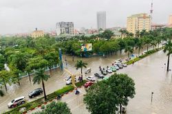 Sáng nay, nhiều trường ở Nghệ An cho học sinh nghỉ học vì mưa lớn