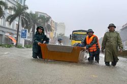 Giám đốc Sở NN&PTNT Nghệ An: Lượng mưa kỷ lục trong năm trút xuống thành phố Vinh