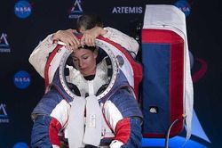 NASA trình làng mẫu trang phục mới dành cho các phi hành gia