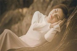 Ai nói, đàn bà khổ quá thì cứ buông nhưng buông đâu có dễ