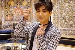 Leeteuk (SUPER JUNIOR) gửi thông điệp đẹp, tri ân fan hâm mộ