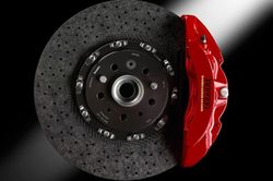 Sự thật bất ngờ về phanh gốm carbon trên xe ô tô