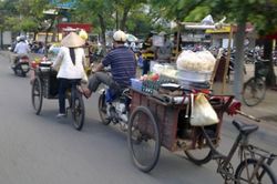 Kéo, đẩy xe khác trên đường có bị xử phạt hay không? Mức phạt bao nhiêu?