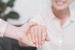 Già rồi không nên làm quen qua mạng?