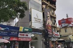 Hút mỡ bụng, nâng ngực trái phép ngay gần UBND phường