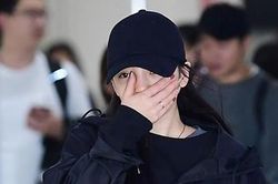 Goo Hara bật khóc tại sân bay vì không kịp viếng Sulli